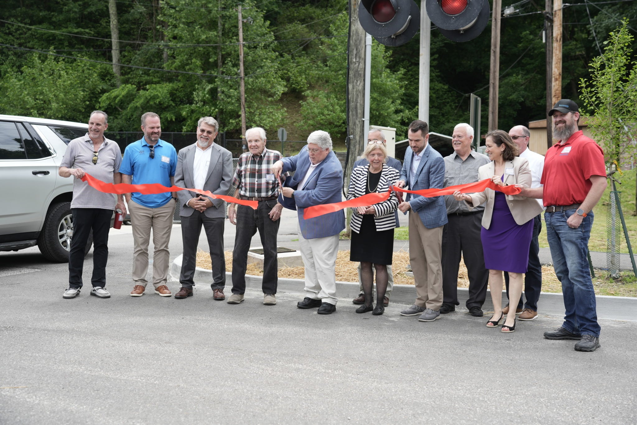 Morrisey cuts ribbon at Elk River Rail Trailhead